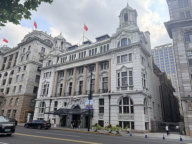 外滩2号上海总会大楼夜景，现华尔道夫酒店