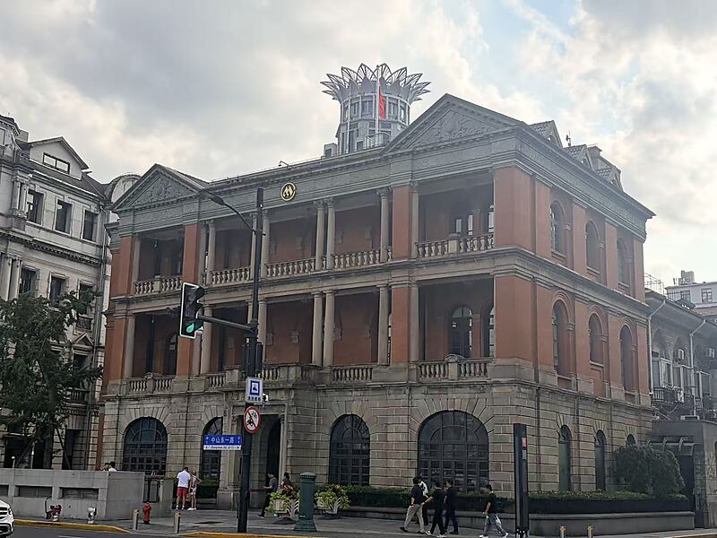 外滩9号招商局大楼，外滩唯一红砖外廊建筑
